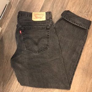 LEVI’S Black Wash Denim high waisted Mom Jeans🖤